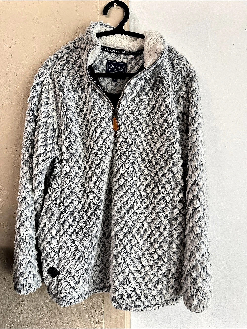 Simply Southern Fuzzy Zip Jacket in Gray & White Size Small